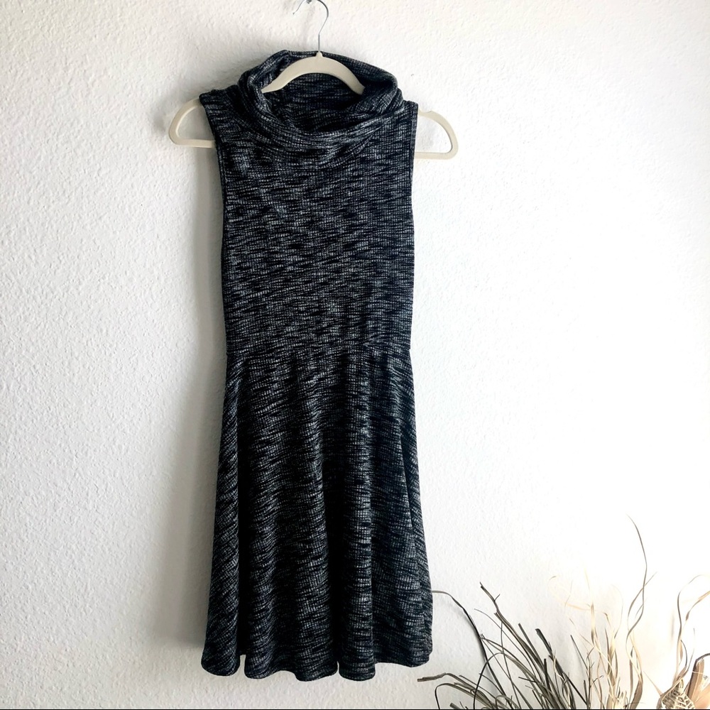 Back and white gray heathered cowl neck dress sz s